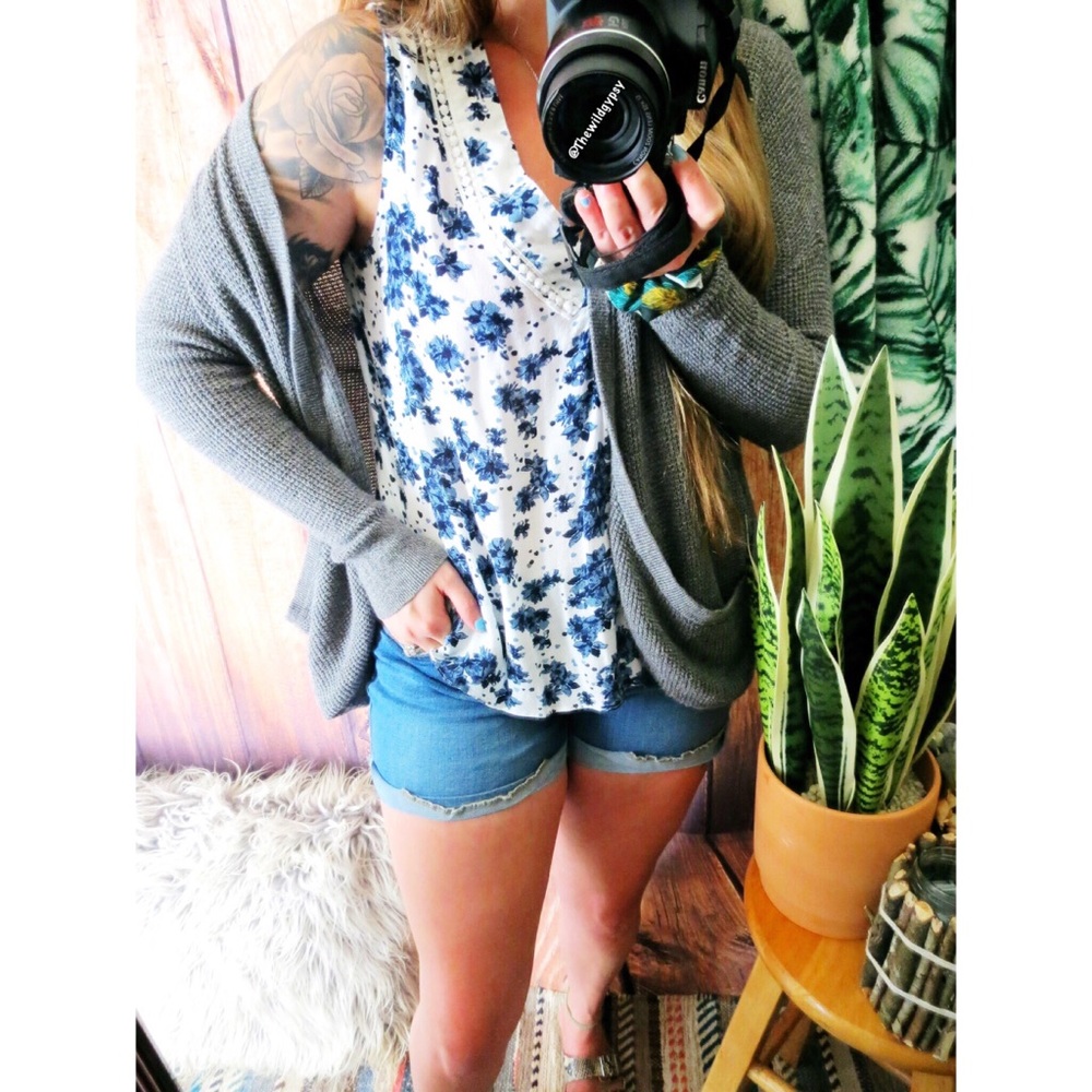 American Eagle light weight gray cardigan 🌿 - Picture 3 of 9